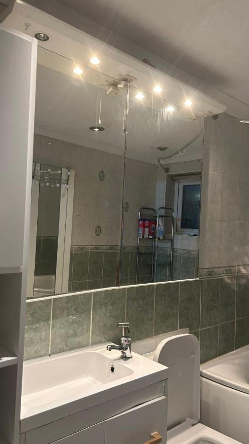 Home Away In A Close Thamesmead  Экстерьер фото