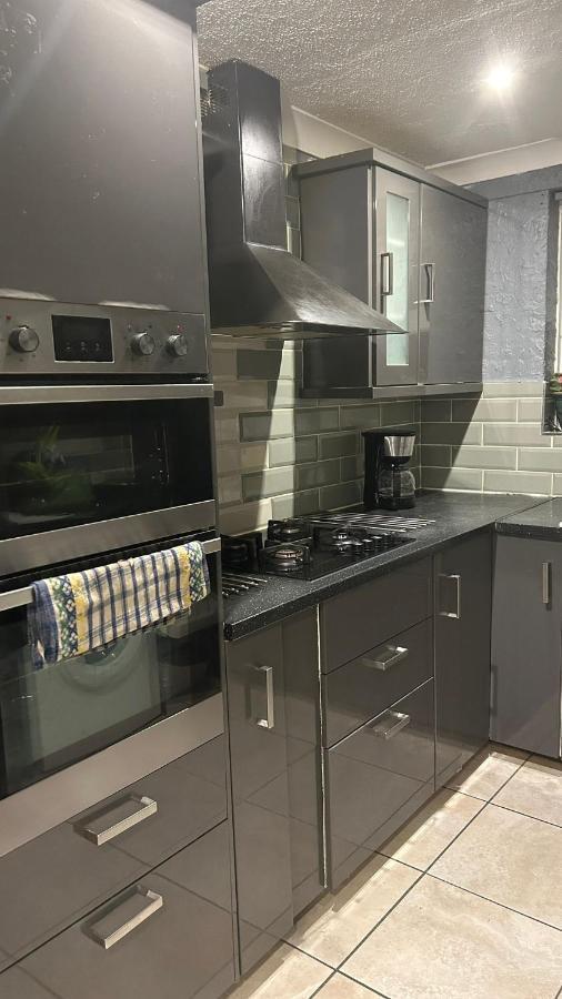 Home Away In A Close Thamesmead  Экстерьер фото