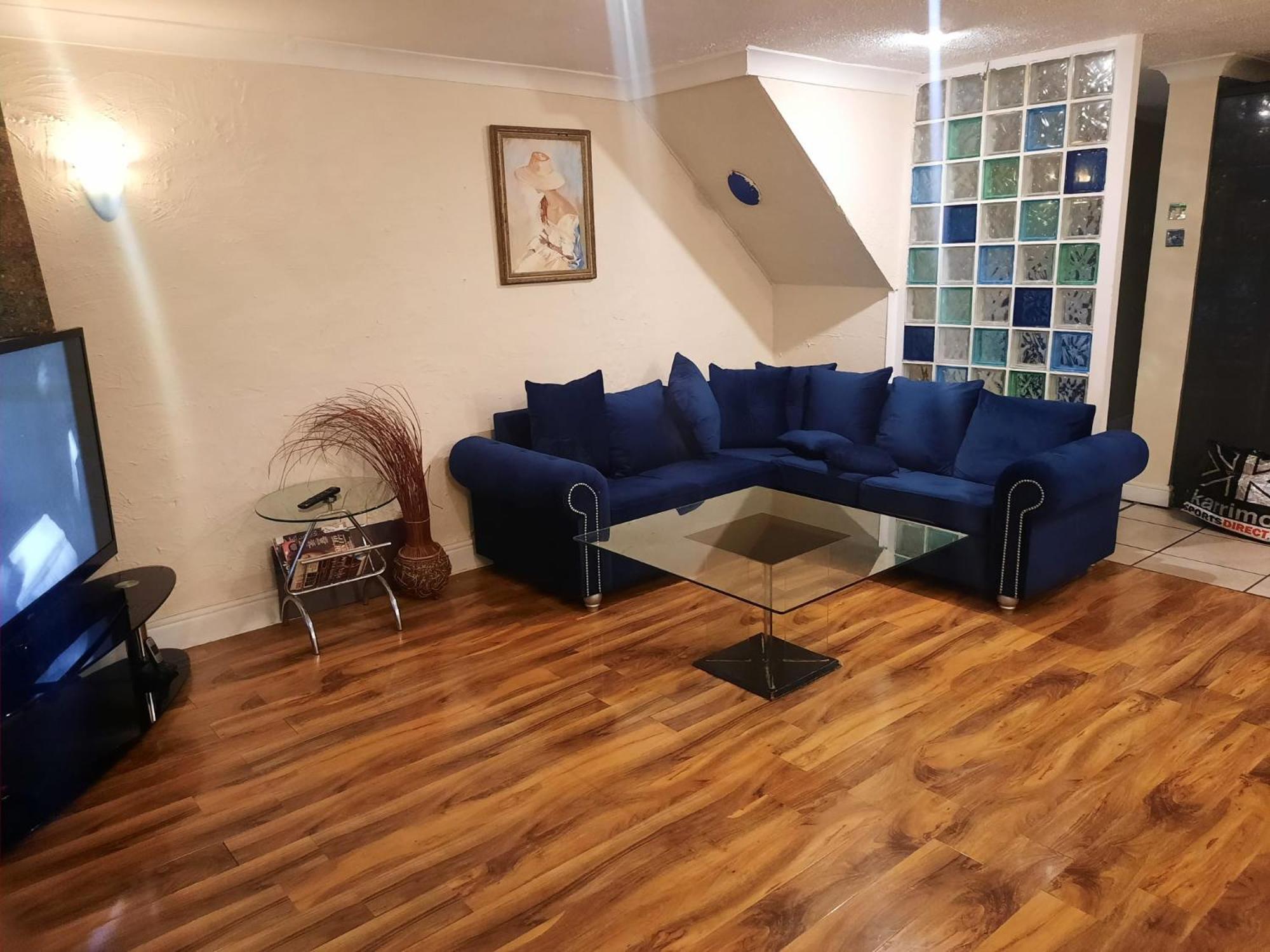 Home Away In A Close Thamesmead  Экстерьер фото